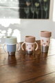 Súprava hrnčekov pre matku a dieťa Mini & Me 2 Stainless Steel Cups Click & Drink BigLove Beaba z nehrdzavejúcej ocele hnedé 2 kusy od 12 mes