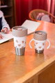 Súprava hrnčekov pre matku a dieťa Mini & Me 2 Stainless Steel Cups Click & Drink BigLove Beaba z nehrdzavejúcej ocele hnedé 2 kusy od 12 mes