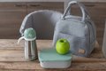 Box na desiatu Stainless Steel Lunch Box Beaba Velvet Grey/Sage Green 760 ml z nehrdzavejúcej ocele sivo-zelený