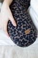 Hrejivý vankúš Little Warmy Jersey Leopard Beaba s ľanovými semienkami na nahrievanie a chladenie s leopardím vzorom