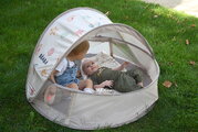 Plážový stan pre deti Breezynest Anti UV Tent Clay Earth Beaba s 360° ventiláciou a ochranou proti piesku a hmyzu béžový od 0-24 mes