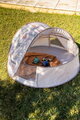 Plážový stan pre deti Breezynest Anti UV Tent Clay Earth Beaba s 360° ventiláciou a ochranou proti piesku a hmyzu béžový od 0-24 mes