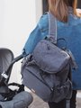 Prebaľovacia taška ako batoh Vancouver Backpack Dark Grey Beaba s doplnkami 22 l objem 42 cm šedá