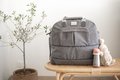 Prebaľovacia taška ku kočíku Beaba Amsterdam II Expandable Travel Changing Bag Heather Grey 2 veľkosti sivá