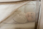 Prenosná postieľka pre bábätko 3in1 Travel Cot Easy Sleep Clay Gazelle Beaba skladacia hnedá od 0-24 mes