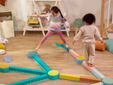 Prekážková dráha so stupienkami Balance & Build B-Toys na rozvoj rovnováhy, koordinácie a motoriky 13 prekážok BTBX2324Z
