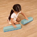 Prekážková dráha Balance & Hop B-Toys na rozvoj rovnováhy, koordinácie a motoriky 10 prekážok BTBX2533Z