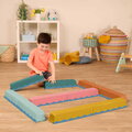 Prekážková dráha Balance & Hop B-Toys na rozvoj rovnováhy, koordinácie a motoriky 10 prekážok BTBX2533Z