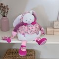 Plyšový zajačik Activity Doll Lapin Cerise Doudou et Compagnie so zrkadielkom a hrkálkou ružový 30 cm v darčekovom balení od 0 mes