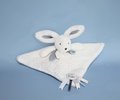 Plyšový zajačik na maznanie Bunny Happy Glossy Doudou et Compagnie biely 25 cm v darčekovom balení od 0 mes