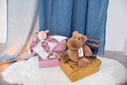 Plüss őzike dédelgetéshez Deer Boh'aime Doudou Petal Doudou et Compagnie rózsaszín 27 cm ajándékcsomagolásban 0 hó-tól