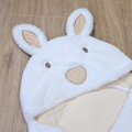 Plyšová zavinovačka pre bábätká Happy Wild Baby Nest Doudou et Compagnie biela 70 cm od 0 mes DC4041