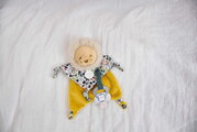 Plüss oroszlán cumitartó csipesszel Lion Dummy Holder Boh'aime Doudou et Compagnie ajándékcsomagolásban sárga 20 cm 0 hó-tól