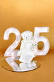 Plyšový medvedík s klipom na cumlík Doudou 25 Years Dummy Holder White Doudou et Compagnie narodeninová edícia biely 20 cm od 0 mes
