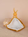 Plüss nyuszi dédelgetéshez kendővel Bunny with a Comforter Ochre Doudou et Compagnie ajándékcsomagolásban sárga 10 cm 0 hó-tól