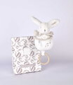 Plyšový zajačik s melódiou Lapin Doudou Music Box White Doudou et Compagnie v darčekovom balení biely 20 cm od 0 mes