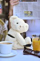 Plyšový crossbody vak medvedík Ivory Bear Bag Doudou et Compagnie s popruhom biely 30 cm od 24 mes DC4378