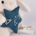 Plyšový zajačik s hviezdičkou Váhy White Bunny Libra Astro Plush with Comforter Doudou et Compagnie v darčekovom balení biely 12 cm od 0 mes DC4657