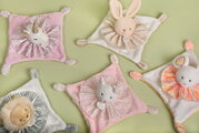 Plyšová myška na maznanie Mouse Les Chouchoux Doudou et Compagnie v darčekovom balení oranžová 20 cm od 0 mes DC4675