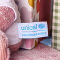 Plyšový medvedík so srdiečkom Heart Bear Unicef Doudou et Compagnie v darčekovom balení hnedý 24 cm od 0 mes DC4681