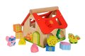 Drevený didaktický domček Shape Sorter House Eichhorn s 12 vkladacími kockami od 12 mes