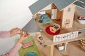 Drevený domček pre bábiky Doll´s House with Furnitures Eichhorn poschodový so 4 izbami 3 figúrkami a nábytkom výška 44 cm