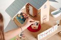 Drevený domček pre bábiky Doll´s House with Furnitures Eichhorn poschodový so 4 izbami 3 figúrkami a nábytkom výška 44 cm