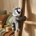 Plyšový medvedík čistotný na zápästie Raccoon Bracelet Slap The Glue Pots Histoire d’ Ours sivý 25 cm od 24 mes HO3417