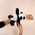 Plyšová panda na zápästie Panda Bracelet Slap The Glue Pots Histoire d’ Ours čierno-biela 25 cm od 24 mes HO3422