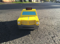 Drevená magnetická skladačka auto taxi Kit Magnet Janod 9 dielov od 24 mes