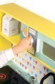 Drevená kuchynka Happy day Janod elektronická, so zvukom a svetlom so 7 doplnkami zeleno-žltá