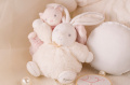 Plyšový zajačik Perle-Chubby Rabbit Kaloo 18 cm v darčekovom balení pre najmenších modrý