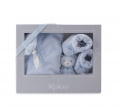Plyšový medvedík pre najmenších Perle-Gift Set Kaloo s hrkálkou a topánkami modrý od 0 mesiacov
