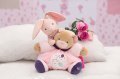 Plyšový medvedík bábkové divadlo Petite Rose-Doudou Pretty Bear Kaloo s hryzátkom 20 cm v darčekovom balení pre najmenších