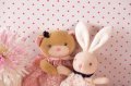 Plyšový zajačik Petite Rose-Zig Music Rabbit Kaloo spievajúci naťahujúci 32-42 cm pre najmenších