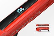 Vodný granátomet s farebným LED displejom SpyraGravity Red Spyra s integrovanou batériou s USB-C nabíjaním a 4 vodné granáty s dostrelom 16 m