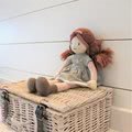 Bábika handrová Alma Rag Doll ThreadBear 35 cm z jemnej mäkkej bavlny so zapletenými hnedými vláskami