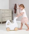 Drevený kočík labuť Sweet Swan Pram Tender Leaf Toys s textilným vankúšom a perinkou pre 36 cm bábiku od 18 mes