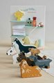 Drevený salón pre psíkov Waggy Tails Dog Salon Tender Leaf Toys so 7 figúrkami psíkov
