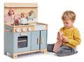 Drevená kuchynka s chlebom Home Kitchen Tender Leaf Toys s čajníkom, šálkami a riadom