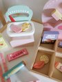 Drevený obchod so sladkosťami Sweetie Pic'N'Mix Shop Tender Leaf Toys s váhou cukríkmi a lízatkami