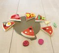 Drevená Pizza Party Tender Leaf Toys so 6 chrumkavými dielmi a 12 potravinami