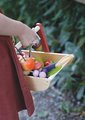 Drevený košík na zbieranie lesných plodov Wild Wood Forgaing Trug Tender Leaf Toys s hríbikmi jabĺčkami jahodami