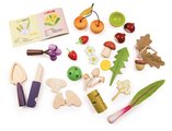 Drevený košík na zbieranie lesných plodov Wild Wood Forgaing Trug Tender Leaf Toys s hríbikmi jabĺčkami jahodami