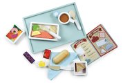 Drevený podnos s občerstvením do lietadla Airline Meal Tray Tender Leaf Toys 3 druhy jedál s príborom a cestovný pas