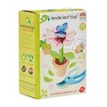 Drevená kvetinka v kvetináči Blossom Flowerpot Tender Leaf Toys rozoberateľná s motýľom a nožničkami