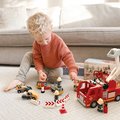 Drevené hasičské auto Fire Engine Tender Leaf Toys s funkčnou plošinou a 4 hasiči s doplnkami