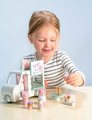 Drevené autíčko s mliečnym barom Kitty´s Milkshake Van Tender Leaf Toys s 3 figúrkami mačičiek