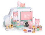 Drevené autíčko s mliečnym barom Kitty´s Milkshake Van Tender Leaf Toys s 3 figúrkami mačičiek
