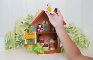 Drevené hniezdo Robin’s Nest Box Tender Leaf Toys s figúrkami vtáčikov a vajíčkom
